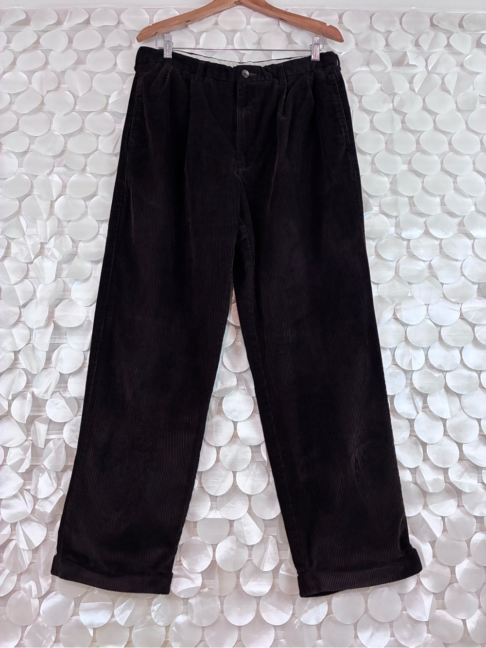 34x32” IZOD Men's Rich Brown Pleated Cuffed Corduroy Pants
